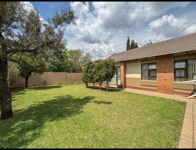 3 BEDROOM HOUSE FOR SALE IN MIDSTREAM HILL